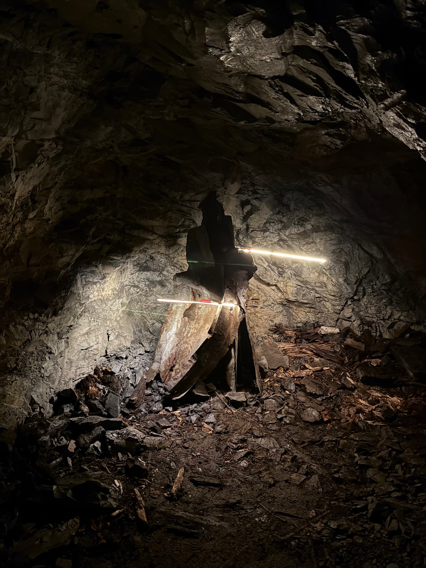 Dark steel forms crossed by two thin bars of light in the tunnel